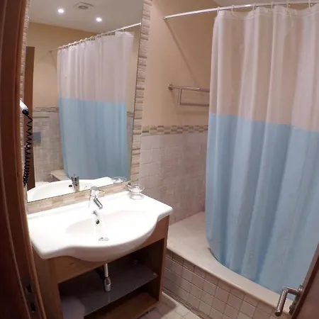 Апартаменты Apartment With One Bedroom In Estombar With Wonderful City View Shared Pool Enclosed Garden 4 Km From The Beach